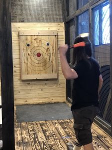 one handed axe throwing technique